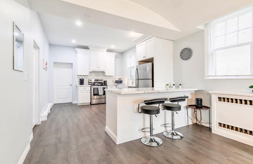 Kirkendall North Apartment | Bright & Modern 2BR Apt with Netflix