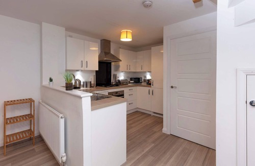 Yeovil House | Bright & Modern 4 Bedroom House in Yeovil