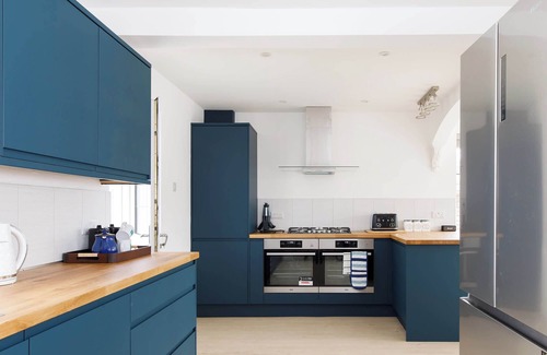 East Wittering House | Bright & Modern 4 br House 100 metres from Beach!