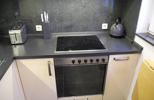 Oberstenfeld Apartment | Bright modern apartment in a quiet location with its own entrance and patio