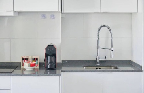 Beato Apartment | Bright Modern Apartment in Lisbon City Center with AC