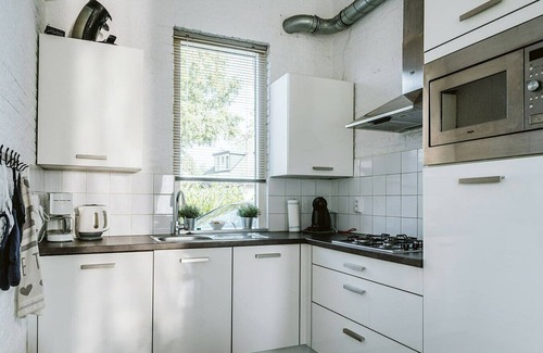 Ouddorp House | Bright modern furnished holiday home with lots of privacy