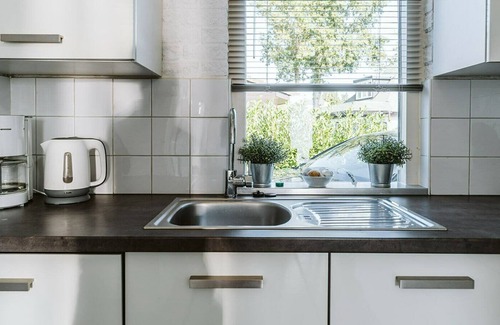 Ouddorp House | Bright modern furnished holiday home with lots of privacy