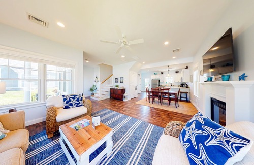 Arundel Cottage | Bright & modern home near the coast with pool, WiFi, game room & gym