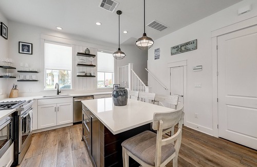 Port Aransas Cabin | Bright, modern home with shaded porch, AC & on-site golf, pool, beach access