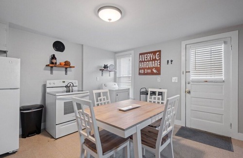 Rimmon Heights Apartment | Bright Modern Open Layout 2nd Flr Short to MidTerm