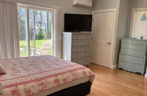 Marion House | Bright, modern, quiet Marion guest house walking distance to ocean!