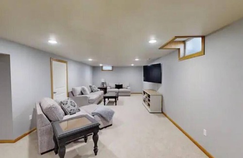Hays House | Bright 'n' Beautiful! 5 bedrooms 3 restrooms