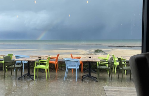 Normandy Landing Beaches Apartment | Bright new apartment in waterfront building