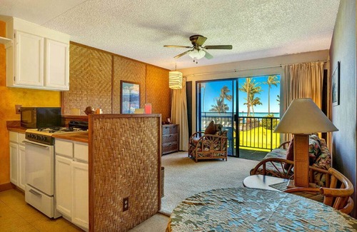 Kaunakakai Condo | Bright Ocean View w/Lanai, Cable-TV, and WiFi–#220
