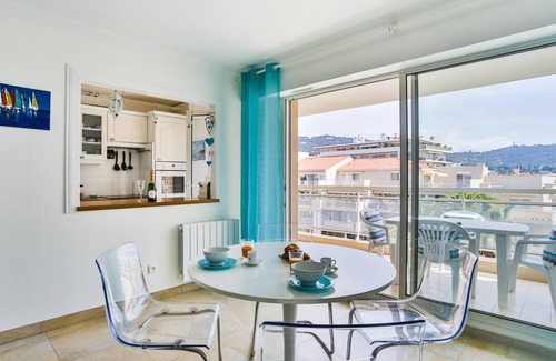 Prado - Republique Apartment | Bright One BDRM Apartment A/C-Swimming Pool/Congress by Olidesi