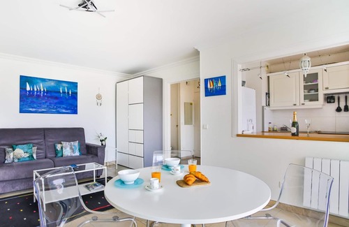 Prado - Republique Apartment | Bright One BDRM Apartment A/C-Swimming Pool/Congress by Olidesi