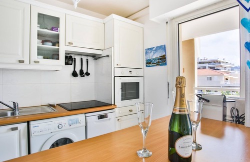 Prado - Republique Apartment | Bright One BDRM Apartment A/C-Swimming Pool/Congress by Olidesi