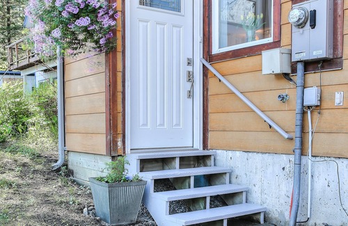 West Juneau House | Bright, open concept townhouse with gorgeous view of downtown Juneau!