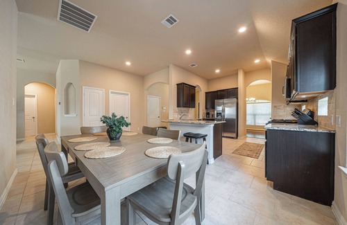 San Antonio House | Bright Open Concept Home next to Sea World