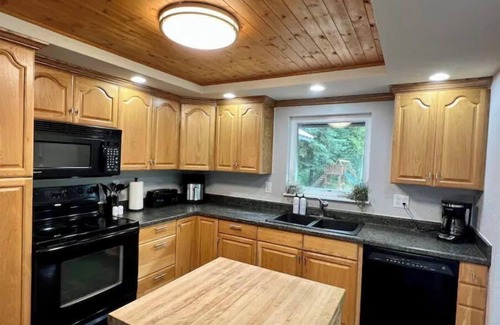 North Pole House | Bright & Open Home in North Pole