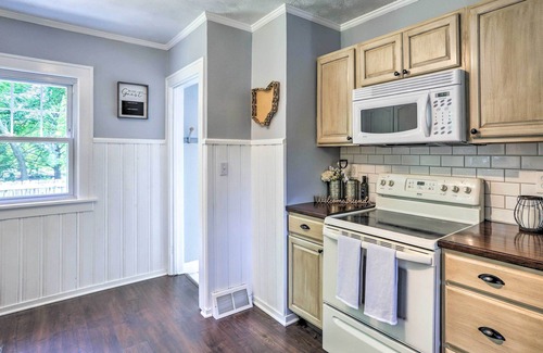 Parma Cottage | Bright Parma Home w/Outdoor Space < 10 Mi to Dtwn
