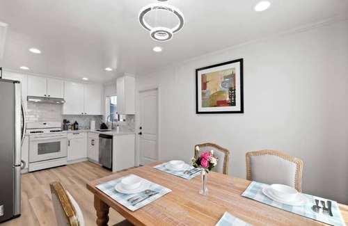 Redwood City House | Bright & Peace 3BR, RWC Fresh Remodeled & Spotless