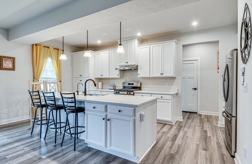 Plainfield House | Bright Plainfield Home ~ 14 Mi to Indianapolis!