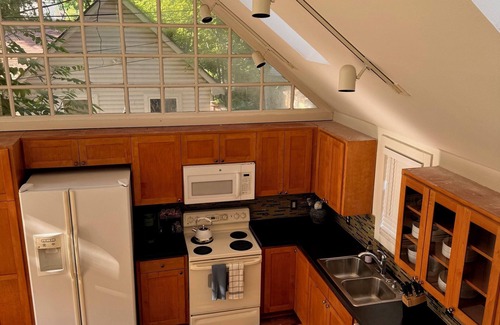 Fort Worth Cottage | Bright pool house with natural light, 5 min from TCU & the zoo! Great Location!