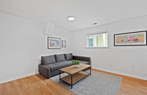 Pittsburgh Apartment | Bright, Quiet and Modern 1Bdr Apartment in Millvale, Lawrenceville