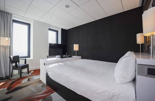 Leiden Hotel | Bright Room Near Leiden Gardens with Spa and Pool