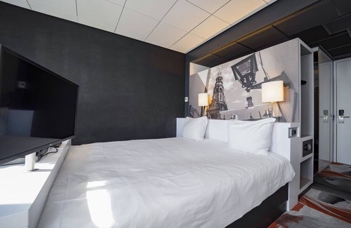 Leiden Hotel | Bright Room Near Leiden Gardens with Spa and Pool