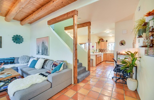 Southside Condo | Bright Santa Fe Condo ~ Half-Mi to Meow Wolf!