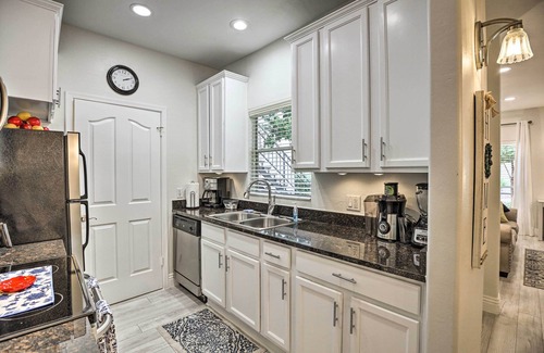 North Scottsdale Condo | Bright Scottsdale Condo w/Patio: 8 Mi to Old Town