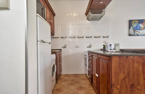 Il-Balluta Apartment | Bright Seaview Apartment close to Spinola Bay