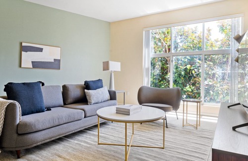 South San Francisco Apartment | Bright South SF 1BR w/ W/D, Gym, Pool, next to BART & TJ, by Blueground