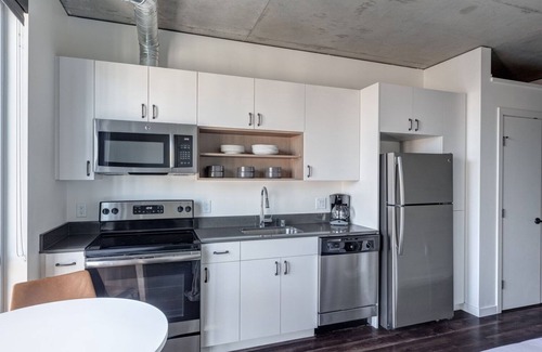 Cascade Apartment | Bright South Lake Union Studio w/Gym, W/D, walk to bars, by Blueground