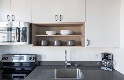Cascade Apartment | Bright South Lake Union Studio w/Gym, W/D, walk to bars, by Blueground