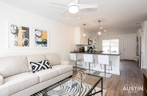 Parker Lane Apartment | Bright Space | Close To Best Beer Gardens + Coffee