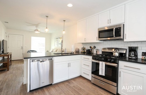 Parker Lane Apartment | Bright Space | Close To Best Beer Gardens + Coffee