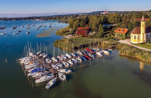 Diessen am Ammersee Apartment | Bright, spacious, cozy vacation apartment in Dießen, large balcony, parking spaces