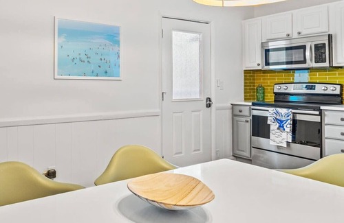 Crescent Beach Apartment | ☀️ Bright & Spacious 2BR | Walk to Sand