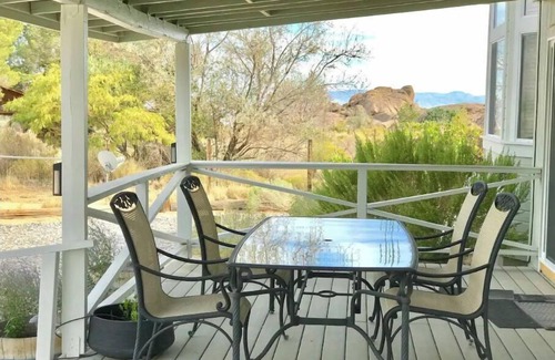 Lone Pine House | Bright, Spacious and sparkling clean 3 bed 2 bath