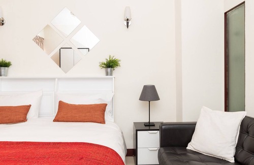 Zhongzheng Apartment | Bright Spacious Apartment above Shandao MRT