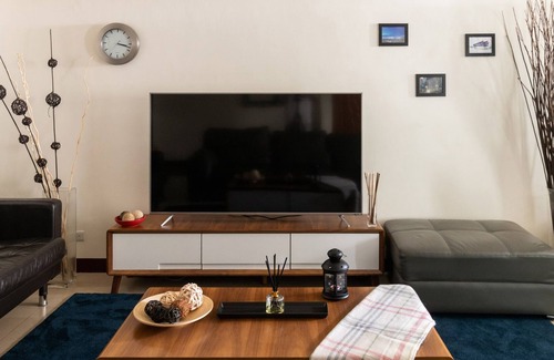Zhongzheng Apartment | Bright Spacious Apartment above Shandao MRT