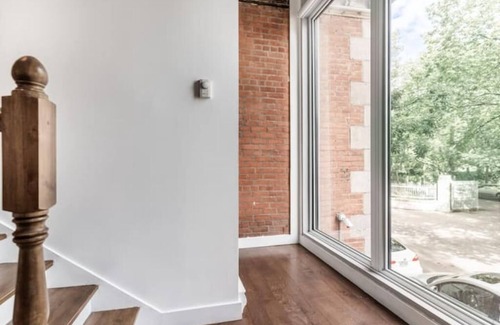 Downtown Montreal Apartment | Bright Spacious Apt Downtown MTL
