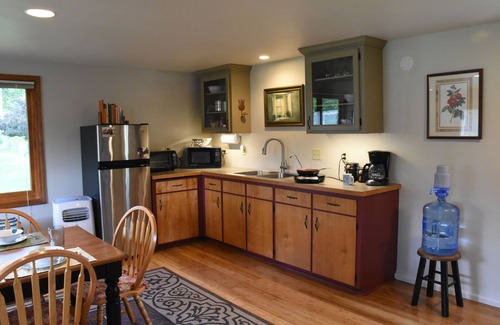 Elmira House | Bright spacious garden cottage 10 mi. west of Eugene. Fully remodeled sleeps 1-6