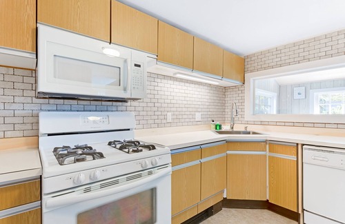 Seal Harbor House | Bright, spacious getaway with full kitchen, furnished porch & WiFi - near trails