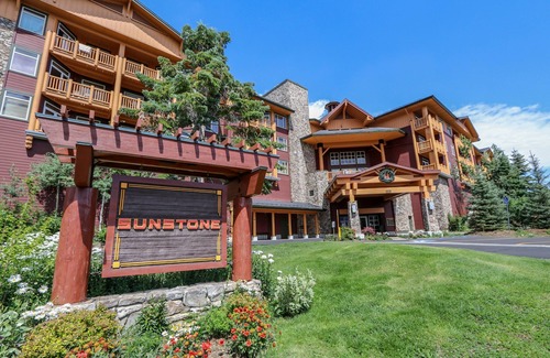 Mammoth Lakes Condo | Bright, Spacious, Mtn Modern! Quiet Location near Biking Trails, Pool On-site