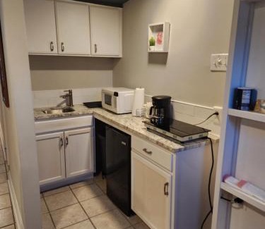 Gastonia House | Bright & Spacious Studio Close to CLT Airport