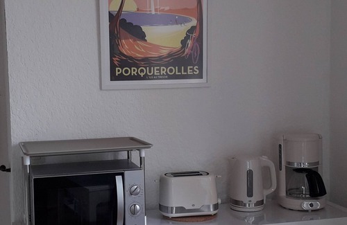 Porquerolles Apartment | Bright studio at the entrance to the village