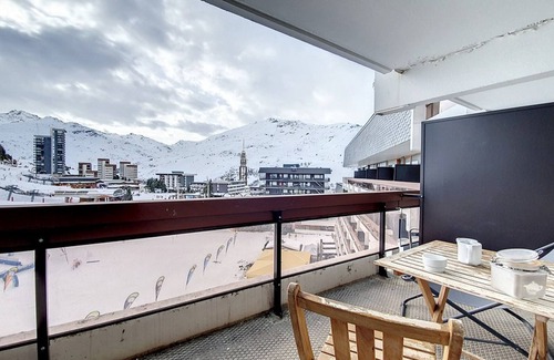 Les Menuires Apartment | Bright Studio at the Foot of the Slopes with Balcony