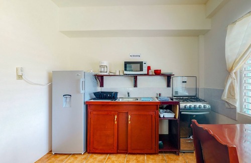 Caye Caulker Apartment | Bright studio w/complimentary bikes, kitchen, picnic area, WiFi & partial AC