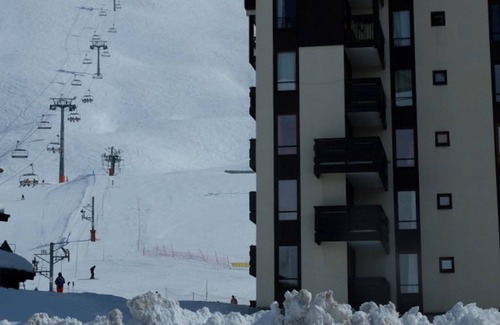 Val Claret Apartment | Bright Studio with Balcony · Ski-in/Ski-out · Near Shops in Tignes