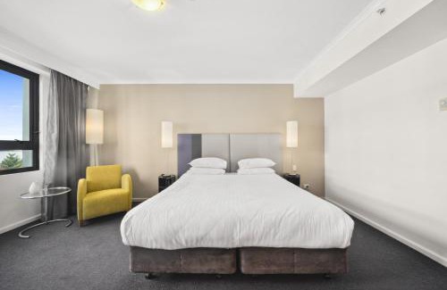Parramatta Apartment | Bright Studio with Pool Access in Parramatta